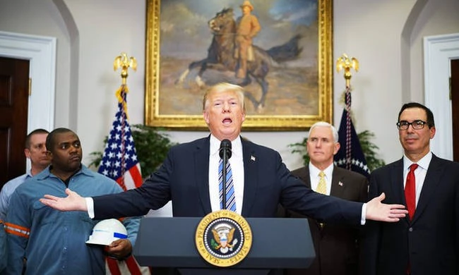 Ο πόλεμος του χάλυβα ξεκίνησε:Ο Τραμπ υπέγραψε το έγγραφο επιβολής δασμών!